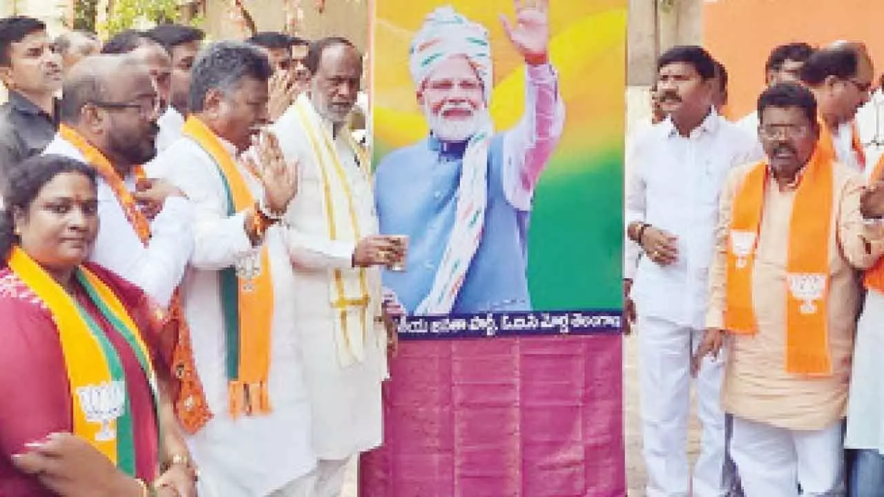 BJP leaders honor Modi after caste census announcement