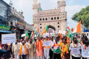 BJP leaders protest at Charminar, call for deporting illegal immigrants from Pakistan and Bangladesh