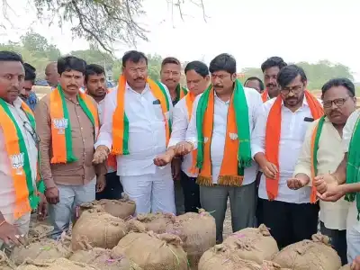 BJP leaders urge immediate purchase of wet rice