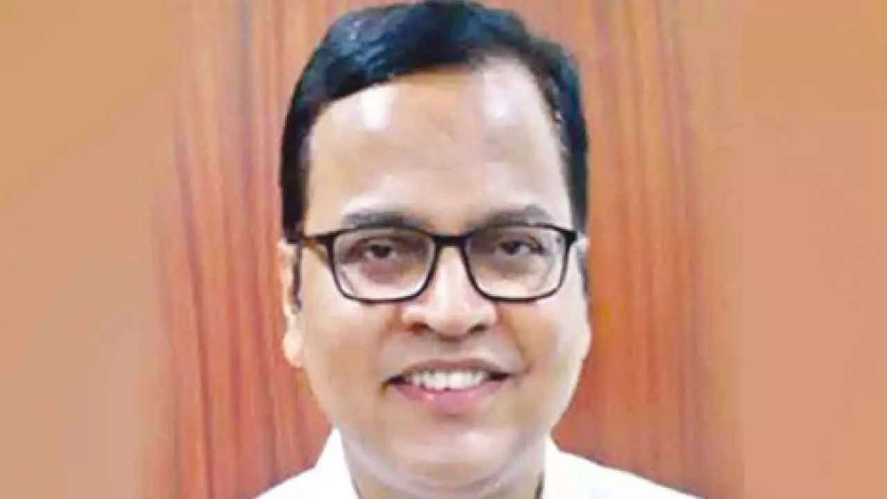 Chief Secretary tells officers to behave respectfully on duty