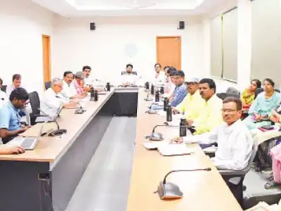 Collector gives one week to finish Indiramma house construction