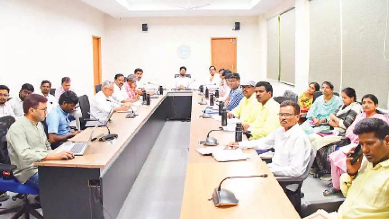 Collector gives one week to finish Indiramma house construction