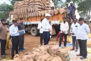 Collector Santosh Calls for Fast Paddy Transport and Safety Steps as Rain is Expected in Gadwal