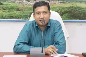 Collector warns of criminal cases for bringing jowar from other states