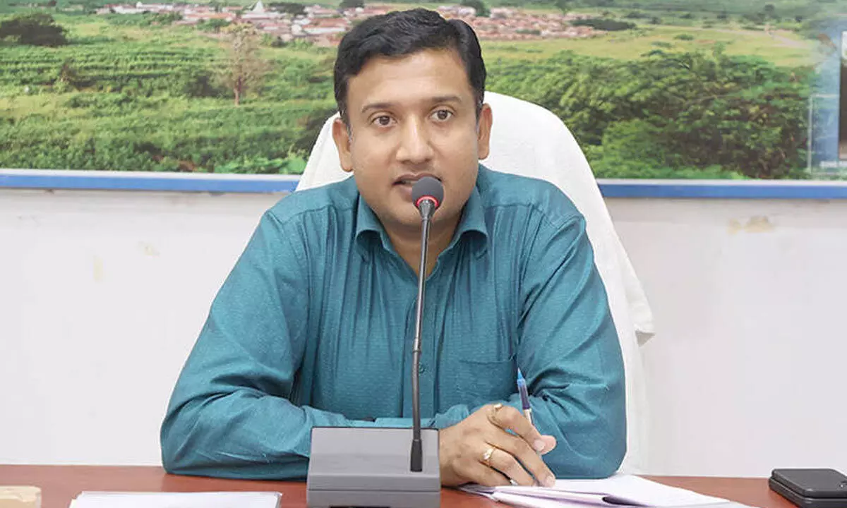 Collector warns of criminal cases for bringing jowar from other states