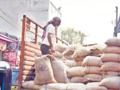Congress does better than BRS in buying paddy: Uttam