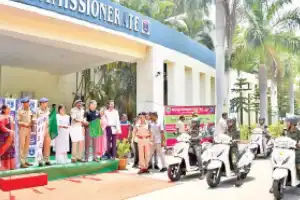 Cyberabad Police Chief launches SHE Teams vehicles