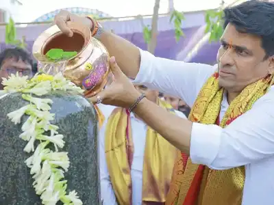 Devotees gather for Pochamma and Bodrai idol ceremony