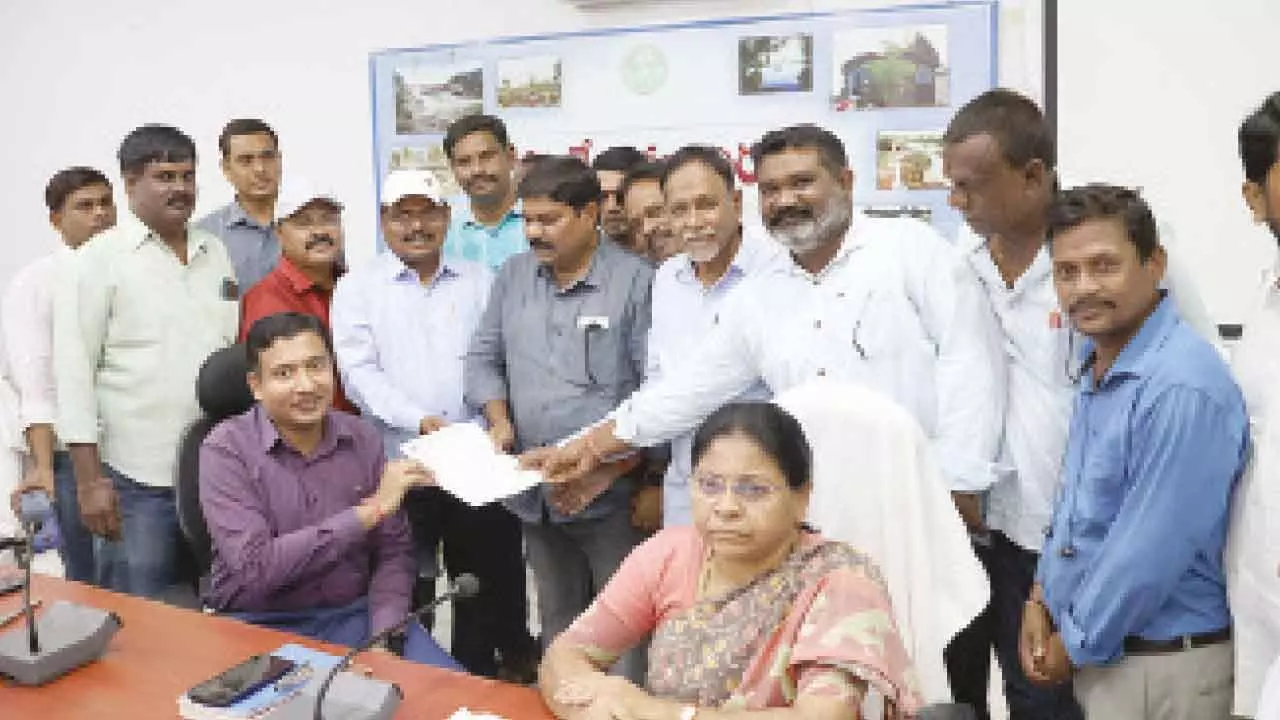 District Collector and Police Chief to Cancel Cases Against Journalists