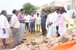 District Collector Visits Paddy Center in Gadwal, Ensures Farmers Are Paid Quickly