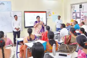 Education Secretary visits teacher training center in RR