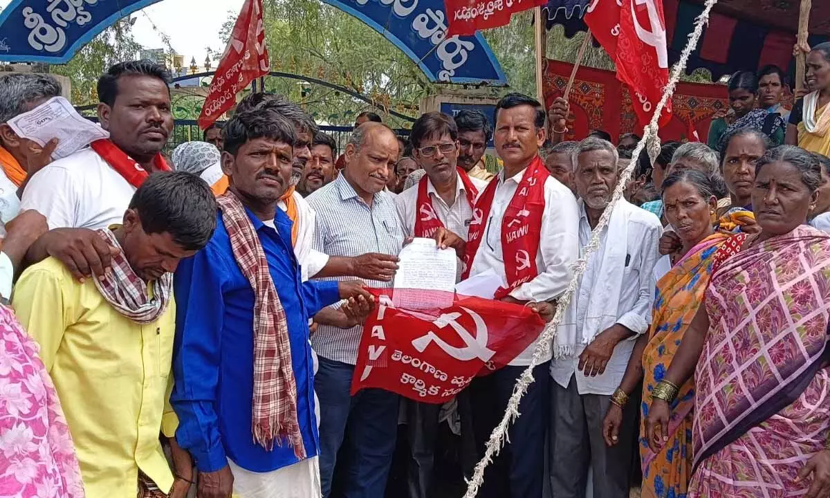 Farm Workers’ Union Protests in Narayanpet for More MGNREGA Funds