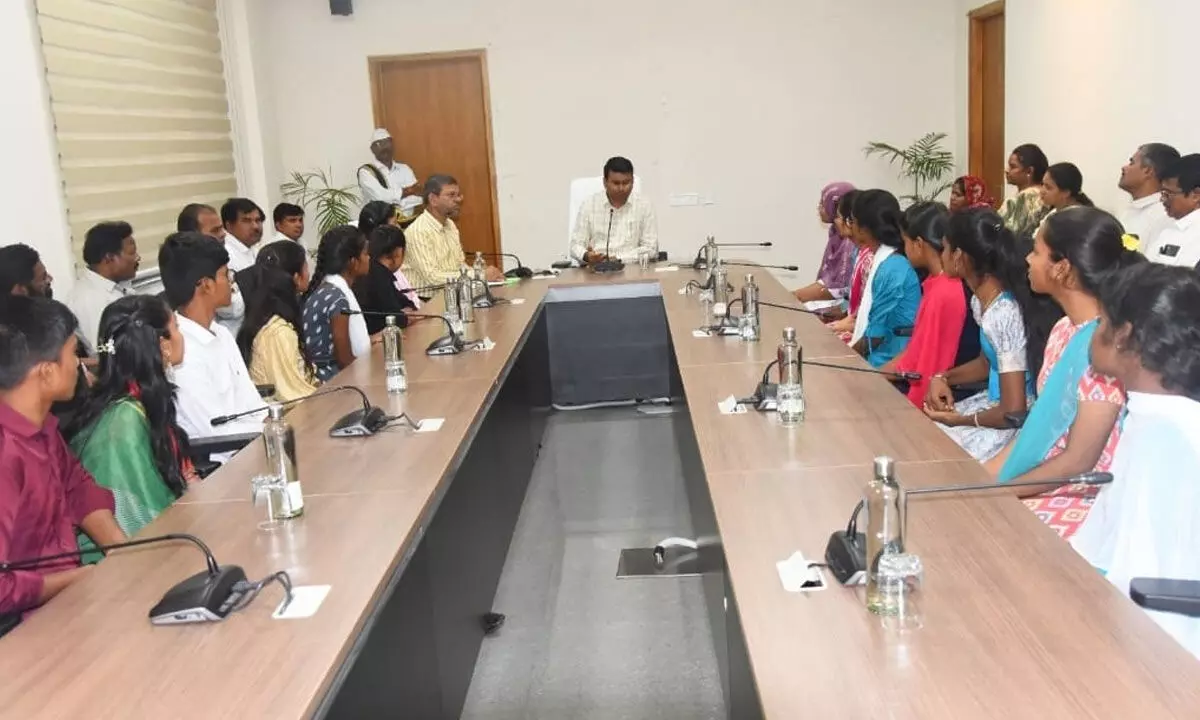 Gadwal Collector Honors SSC Toppers, Encourages Students to Aim High