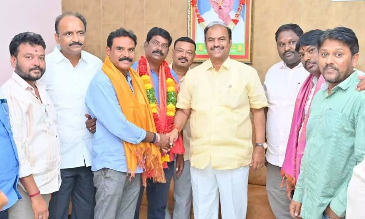 Gadwal MLA Bandla Krishna Mohan Reddy Congratulates New Mahabubnagar Press Club Members