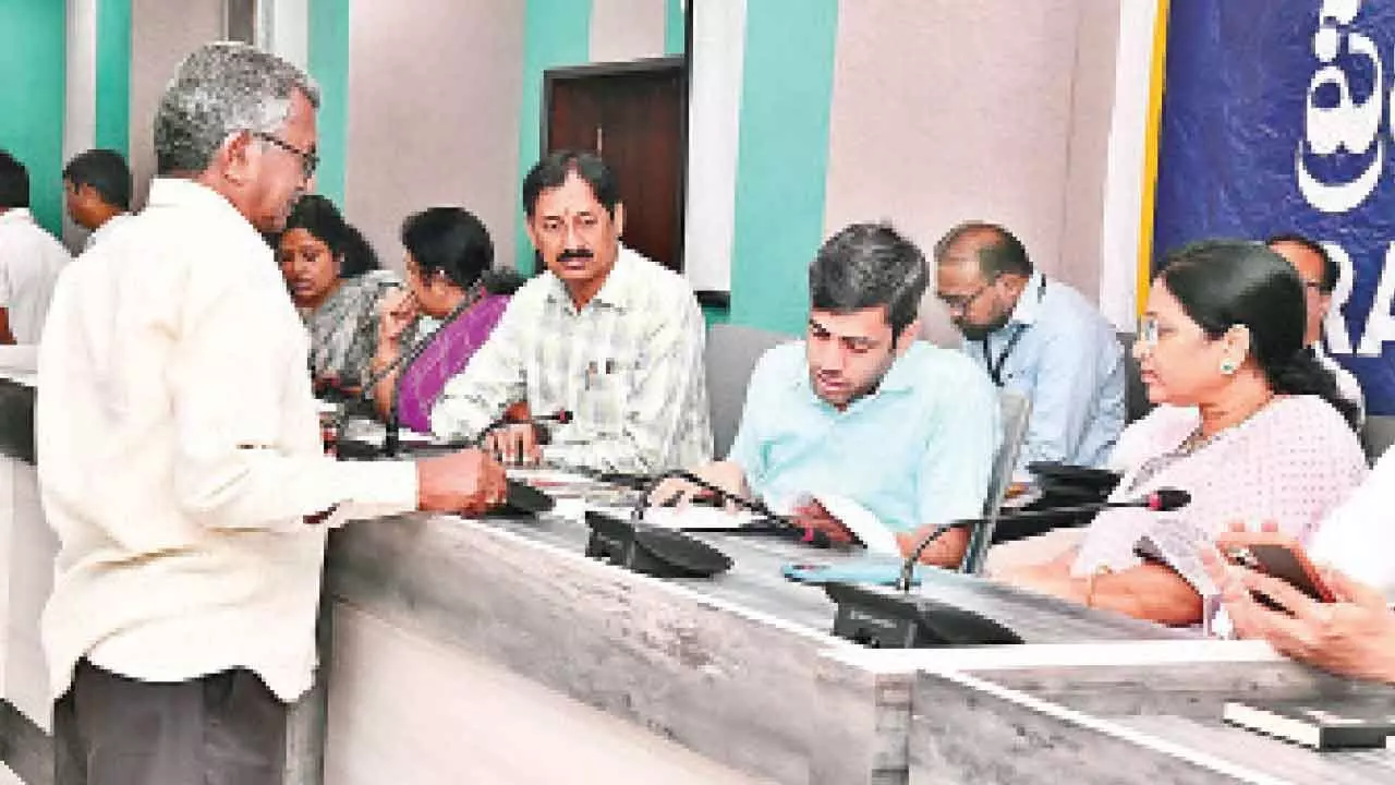 GHMC gets 171 applications at Prajavani event