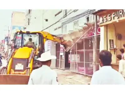 GHMC removes illegal structures on Asifnagar-Jhirra Road
