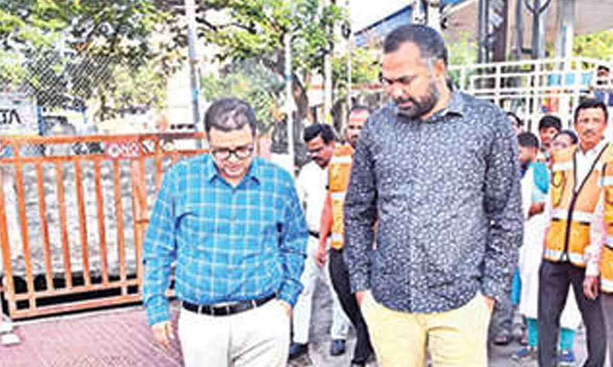 GHMC starts cleaning stormwater drains before monsoon