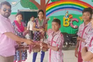 Government teacher on YouTube helps students solve tough problems easily