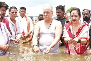 Governor bathes at Triveni Sangam