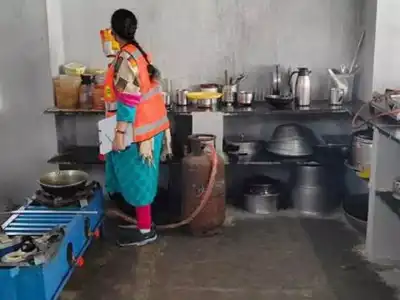 Hostels in trouble after kitchen safety violations found
