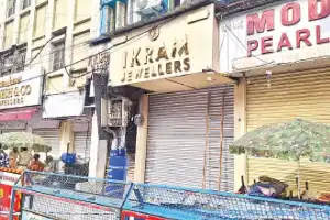 Jewellery shop owners at Gulzar Houz close shops in support