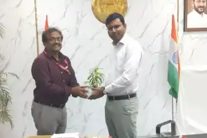 L. Srinivasa Rao Takes Over as Gadwal Lead Bank Manager, Meets Collector Santhosh