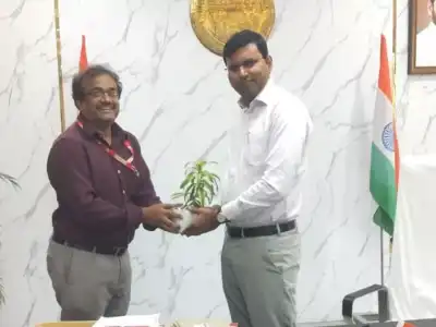 L. Srinivasa Rao Takes Over as Gadwal Lead Bank Manager, Meets Collector Santhosh