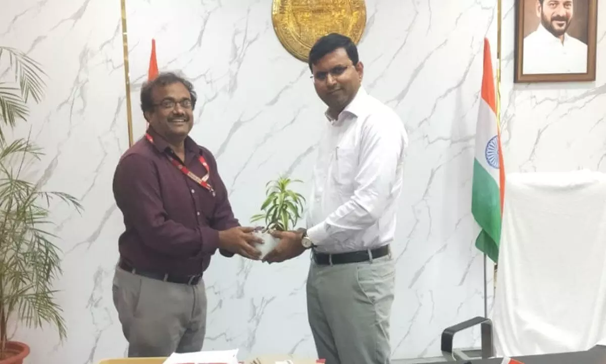 L. Srinivasa Rao Takes Over as Gadwal Lead Bank Manager, Meets Collector Santhosh