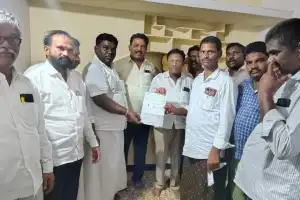Market Yard Chairman Doddappa Gives CMRF Aid to People in Aija