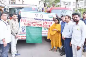 Mayor starts campaign to collect thrown-away items during monsoon