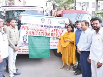 Mayor starts campaign to collect thrown-away items during monsoon