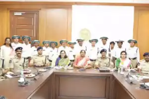 Minister Seethakka praises transgender traffic aides
