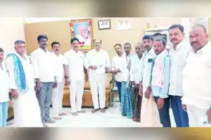 MLA Bandla Krishna Mohan Reddy Gives Rs 5 Lakh Rythu Bima Cheque to Farmer’s Family
