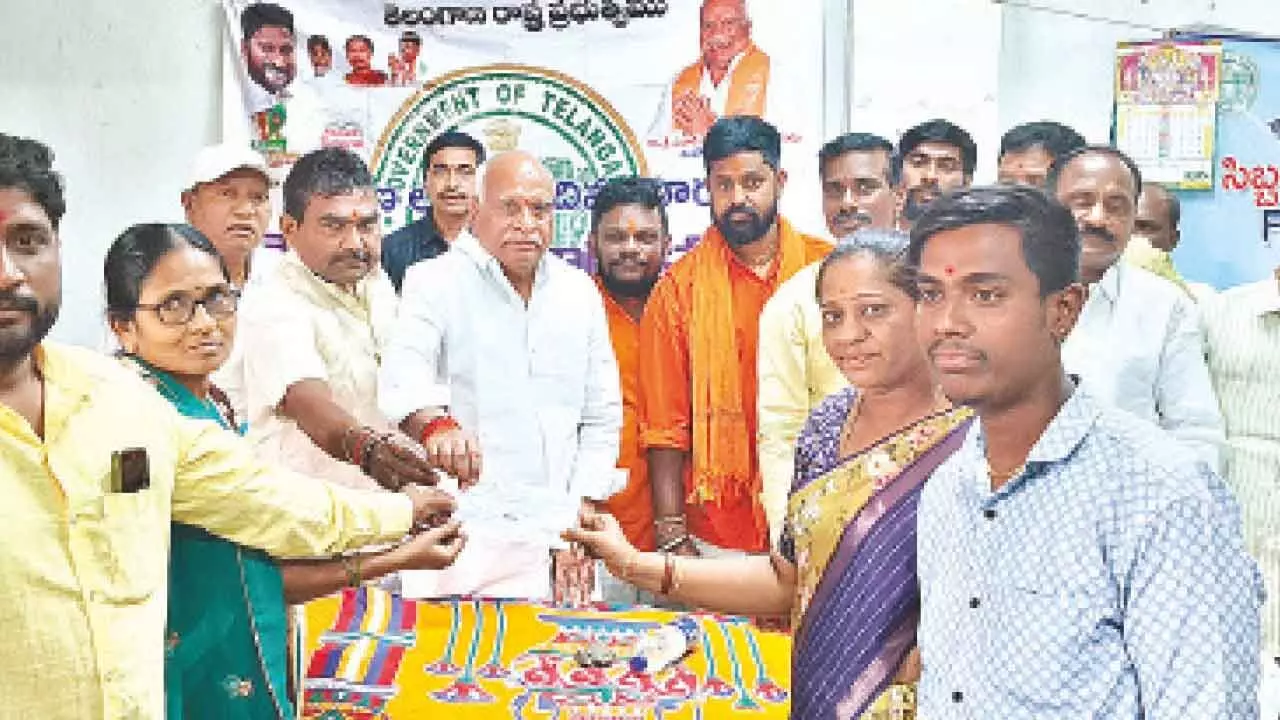 MLA Pawar Ramarao Patel hands out Kalyana Lakshmi cheques
