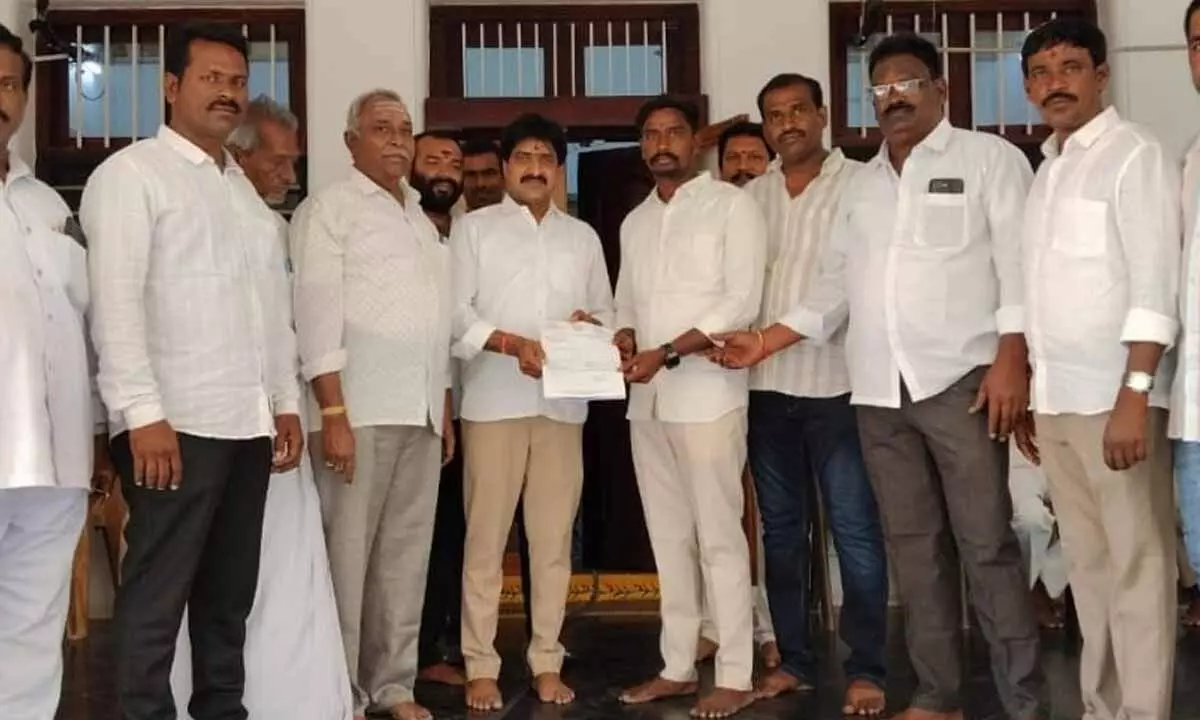 MLA Vijayudu Gives Rs 5 Lakh Aid to Aiza Town Resident