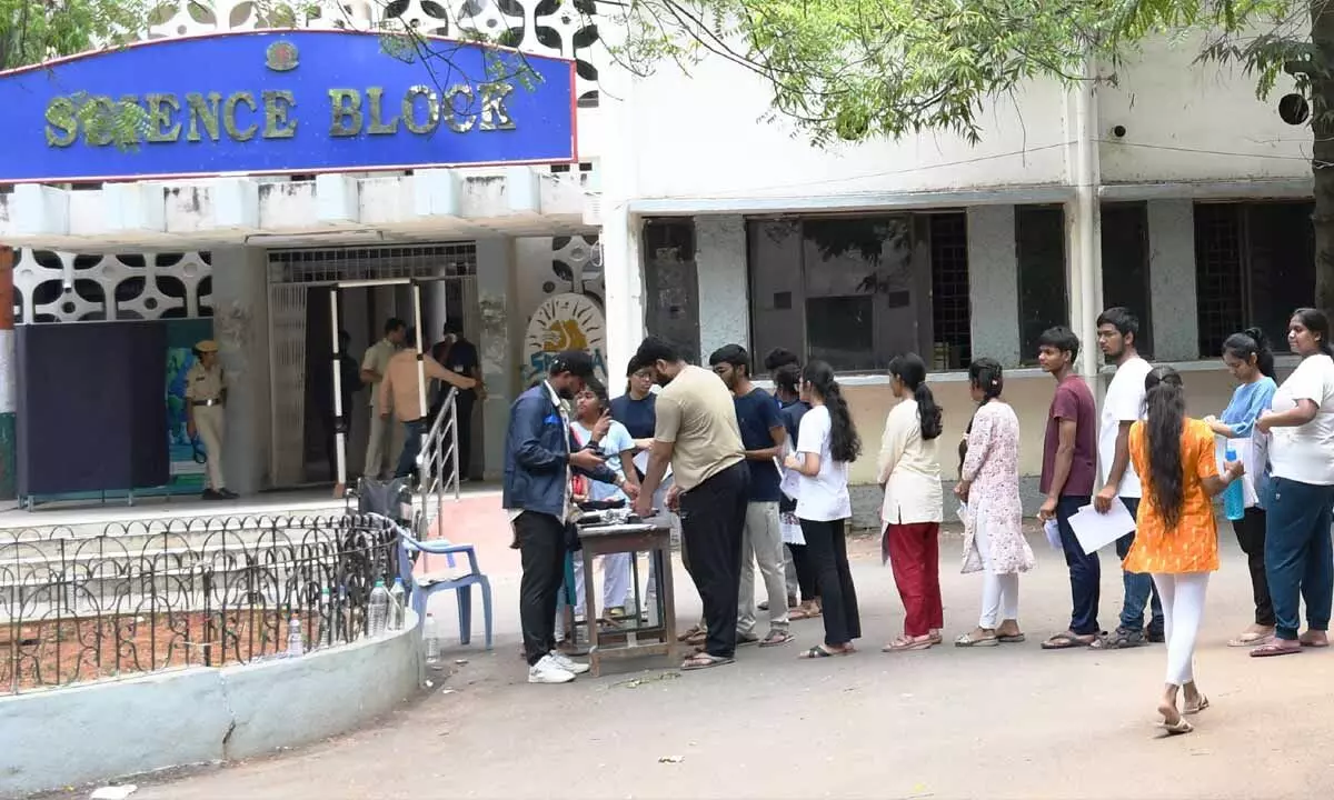 NEET 2025 conducted smoothly at 190 centers in state