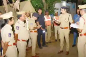 Officer Alam visits police checkpoint