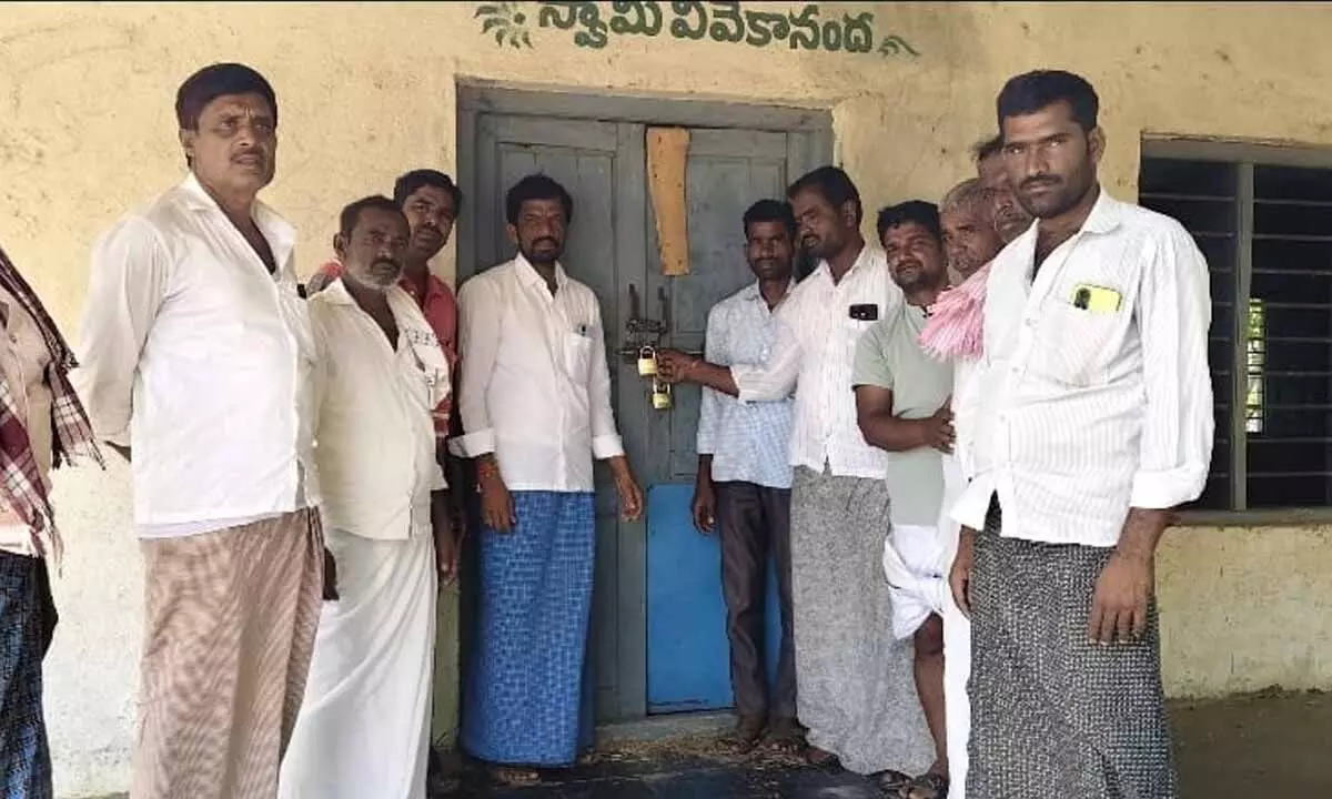 Paddy Smuggling from Karnataka Angers Telangana Farmers, Kondapuram Center Shut in Protest