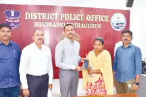 Police return 150 lost phones to owners