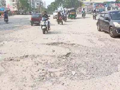Poor condition of Ameenpur-Chanda Nagar road angers commuters
