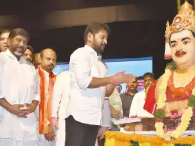 Revanth strongly criticizes KCR and challenges him to a debate