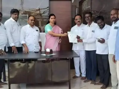 Sarithamma Gives Relief Fund Cheques to Needy Families in Gadwal