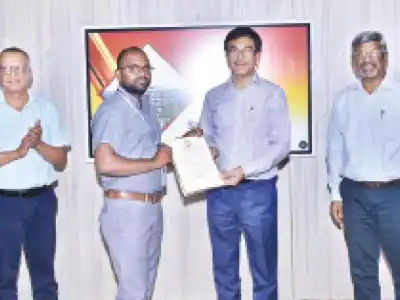 SCR gives monthly safety awards to employees