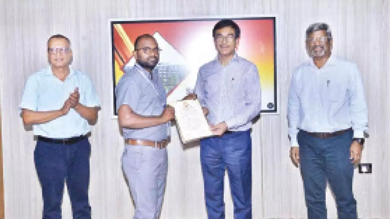 SCR gives monthly safety awards to employees