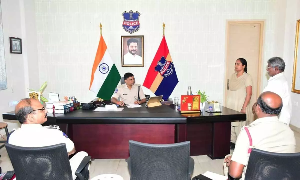 SP Srinivas Rao Listens to Public Complaints at Weekly Prajavani Program in Gadwal