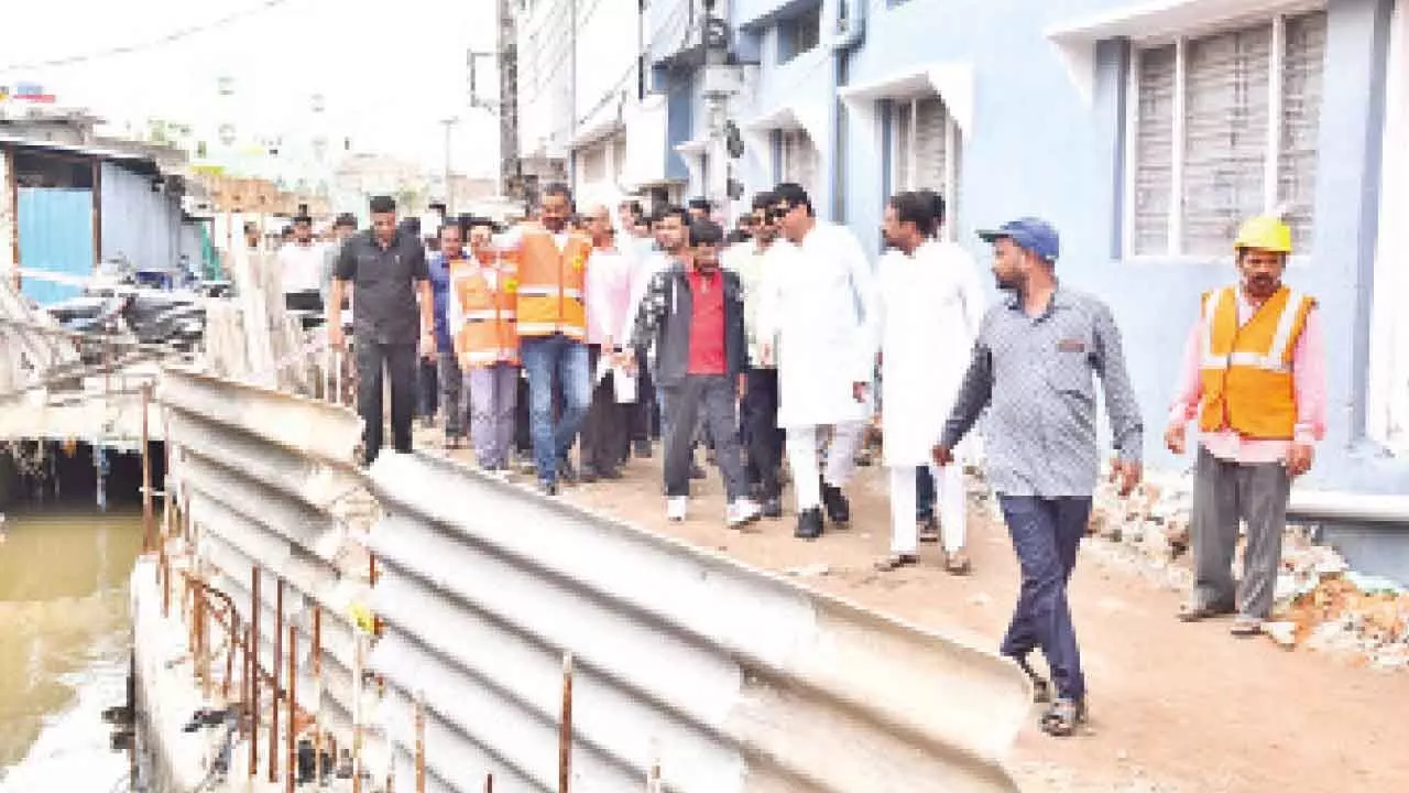 Speed up drainage work before monsoon says GHMC chief