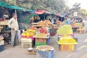 Street vendors crowd busy city areas, angering locals and commuters