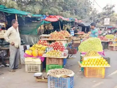 Street vendors crowd busy city areas, angering locals and commuters