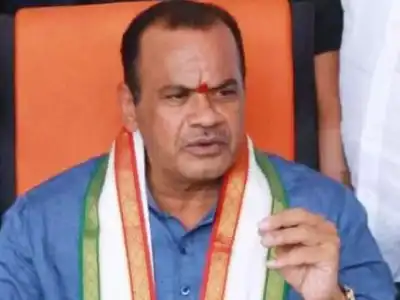 Supporters celebrate Komatireddy’s birthday
