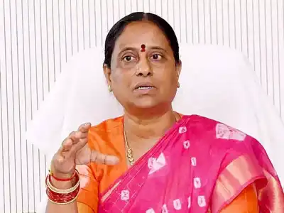 Surekha criticizes BRS for changing facts